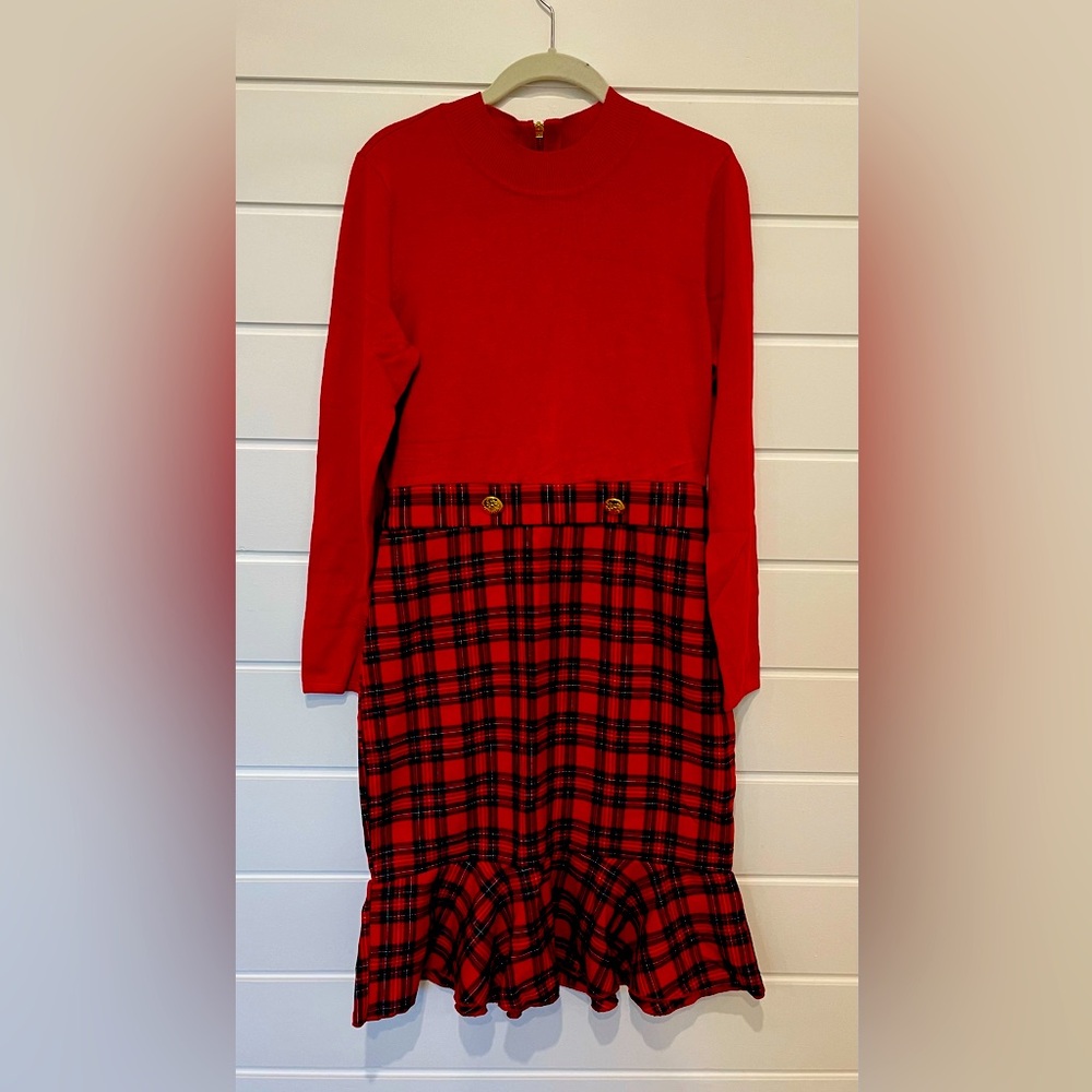 Red plaid dress with golden accents. Size 8. Never worn. Perfect for Holidays.